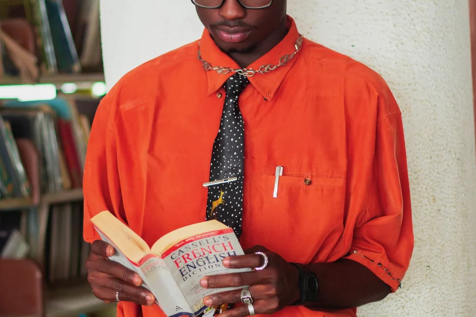 A reader consulting a French-English dictionary in a library