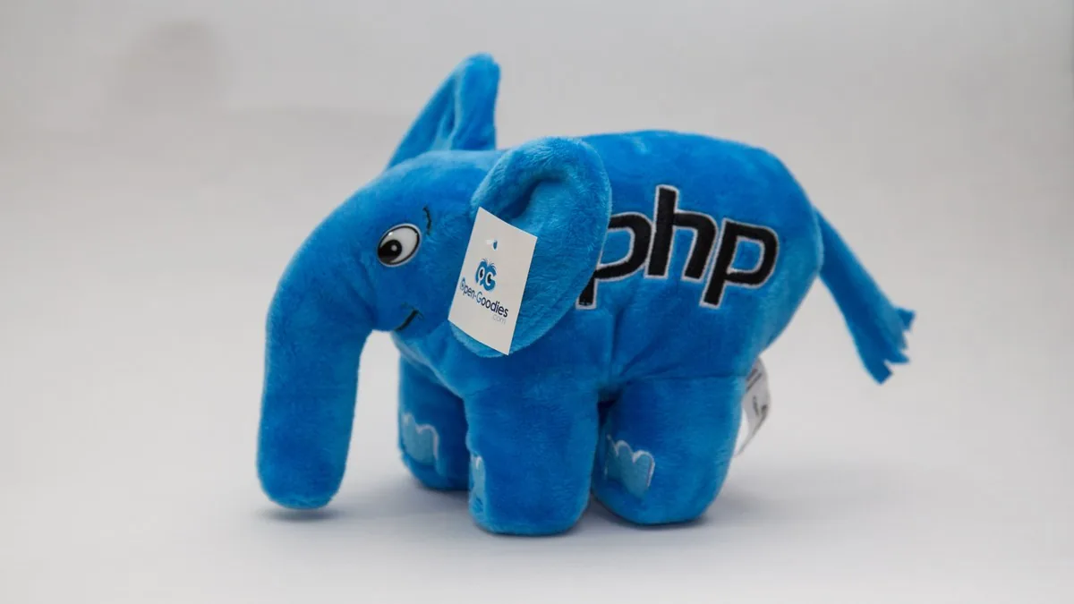Синий плюшевый слон elePHPant, талисман PHP, с логотипом PHP на боку
